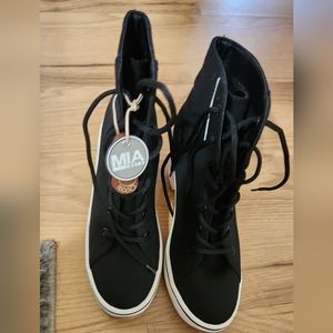 Mia size 9 ankle boot